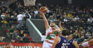 Pınar Karşıyaka güle oynaya çeyrek finali garantiledi