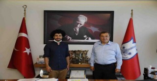 Agoralı Ferhat’a Başkan Batur'dan destek