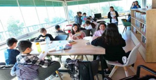 Bayraklı’nın kitap kafelerine öğrenci akını!