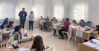 Bornova’da genç zihinler satrançla buluşuyor