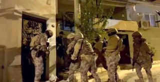 İzmir'de FETÖ/PDY operasyonunda 94 gözaltı