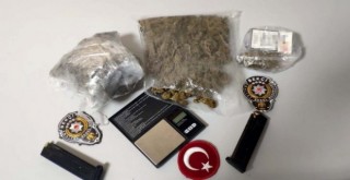 Bostanlı'da iki kişiye uyuşturucudan gözaltı