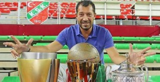 Ufuk Sarıca 500.resmi maçına çıktı