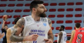 Pınar Karşıyaka iki isimle görüşüyor