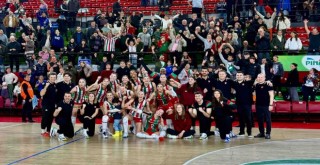 İnfo Yatırım Karşıyaka normal sezonu galibiyetle tamamladı