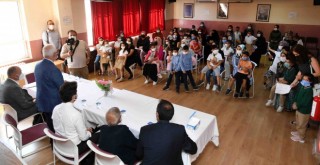 Karabağlar Belediyesi'nin Eğitim Kart'ı yüzleri güldürdü