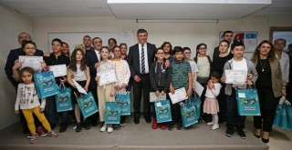 Başkan Tugay'dan başarılı öğrencilere ödül