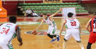 Pınar Karşıyaka'nın gençleri Banvit ile oynuyor