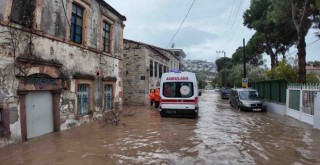 Foça’da yağış rekoru kırıldı
