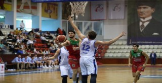 Karşıyaka Belediyespor ilk galibiyetini Büyükşehir'den aldı