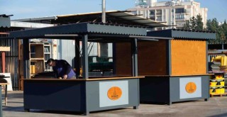 Karşıyaka'daki mısır ve kestane stantları yenilendi