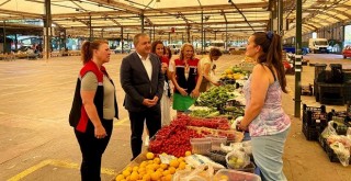 Karşıyaka Kaymakamı Demir organik pazarda incelemelerde bulundu