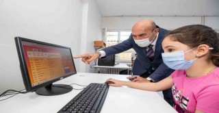 Başkan Soyer’den “askıda tablet” kampanyası