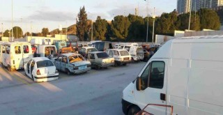 Türkiye’nin belediyeye ait ilk ''Hurda Araç Merkezi'' İzmir'de