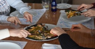 Siyah pizzayı görenler şaşırıyor