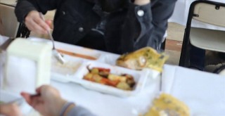 TİP İzmir ücretsiz okul yemeği için sokağa çıkıyor