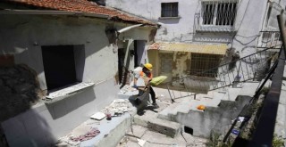 İkiçeşmelik’te yıkımlar başladı