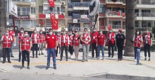Türk Kızılay Karşıyaka, Cumhurbaşkanı'nın hediyelerini dağıttı...