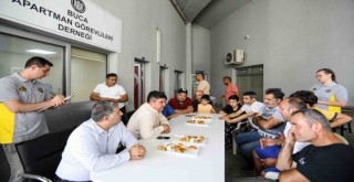 Başkan Kılıç’tan apartman görevlilerinin çocuklarına sürpriz