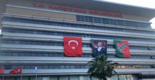 Karşıyaka Belediyesi'nde maaş krizi sürüyor