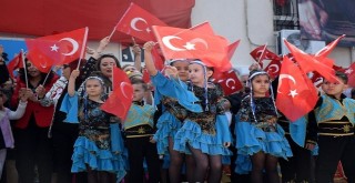 Karşıyaka'da 23 Nisan coşkuyla kutlandı