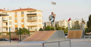 Gaziemir’in tematik parklarına yoğun ilgi