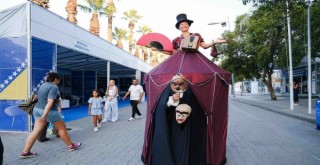 Fuarda uluslararası sokak gösterileri büyük ilgi görüyor