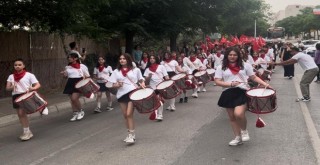 Karşıyaka Şehit Ahmet Oruç Ortaokulu Bando Takımı’ndan coşkulu yürüyüş