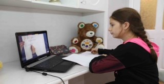 Bucalı gençler Dijital Dershane’yi sevdi:  8 bin üye