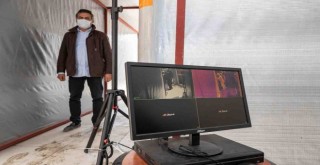 İzmirlilerin ateşi termal kamerayla ölçülüyor