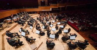İzmir Oda Orkestrası yeni sezona kapalı gişe başladı