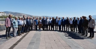 Karşıyaka Kaymakamı Demir muhtarları dinledi