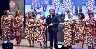 İzmir Büyükşehir'e iki tiyatro ödülü