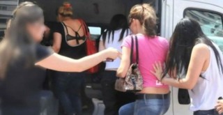 Masaj salonlarına fuhuş operasyonu