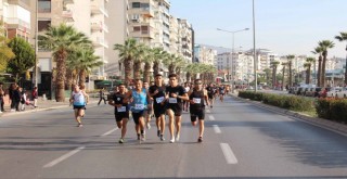 Karşıyaka, Büyük Önder Atatürk'ü Ata’dan Ana’ya Saygı Koşusu ile andı