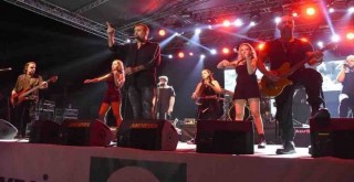 Haluk Levent Foça'da gönülleri fethetti