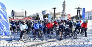 İzmir’in tadını pedalla çıkardılar
