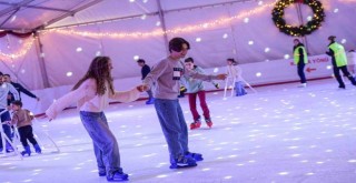 İzmir'de kışın keyfi buzda yaşanıyor