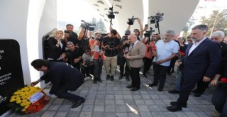 30 Ekim depreminde hayatını kaybedenler için iki ayrı tören