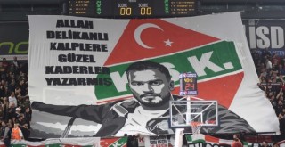 Karşıyaka basketbol maçında da Serhat Devrim Çağıl'ı unutmadı