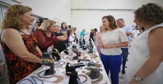 Karşıyakalı kadın kursiyerlerden renkli açılış