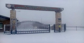 Karşıyaka'ya kar yağdı...