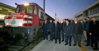 İzmirliler vagonları yardımlarla doldurmaya devam ediyor