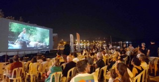 Açık havada sinema keyfi devam ediyor