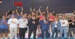 Bostanlı'daki şampiyona Türkiye'nin...