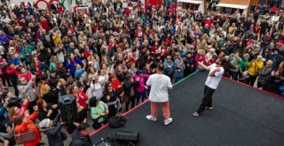 Karşıyakalılar 14 Şubat'ta ''Aşkla Dans Etti''