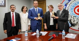 Bornova’da ilk TİS kadrolu işçiler için imzalandı