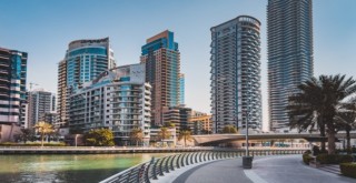 BAE’de Çalışmak: Hangi Uzmanlara Talep Var ve Hangi Fırsatlar Bekliyor?