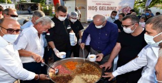 Çiğli’de aşure ikramı