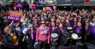 Kadınlar seslerini Konak’tan duyurdu